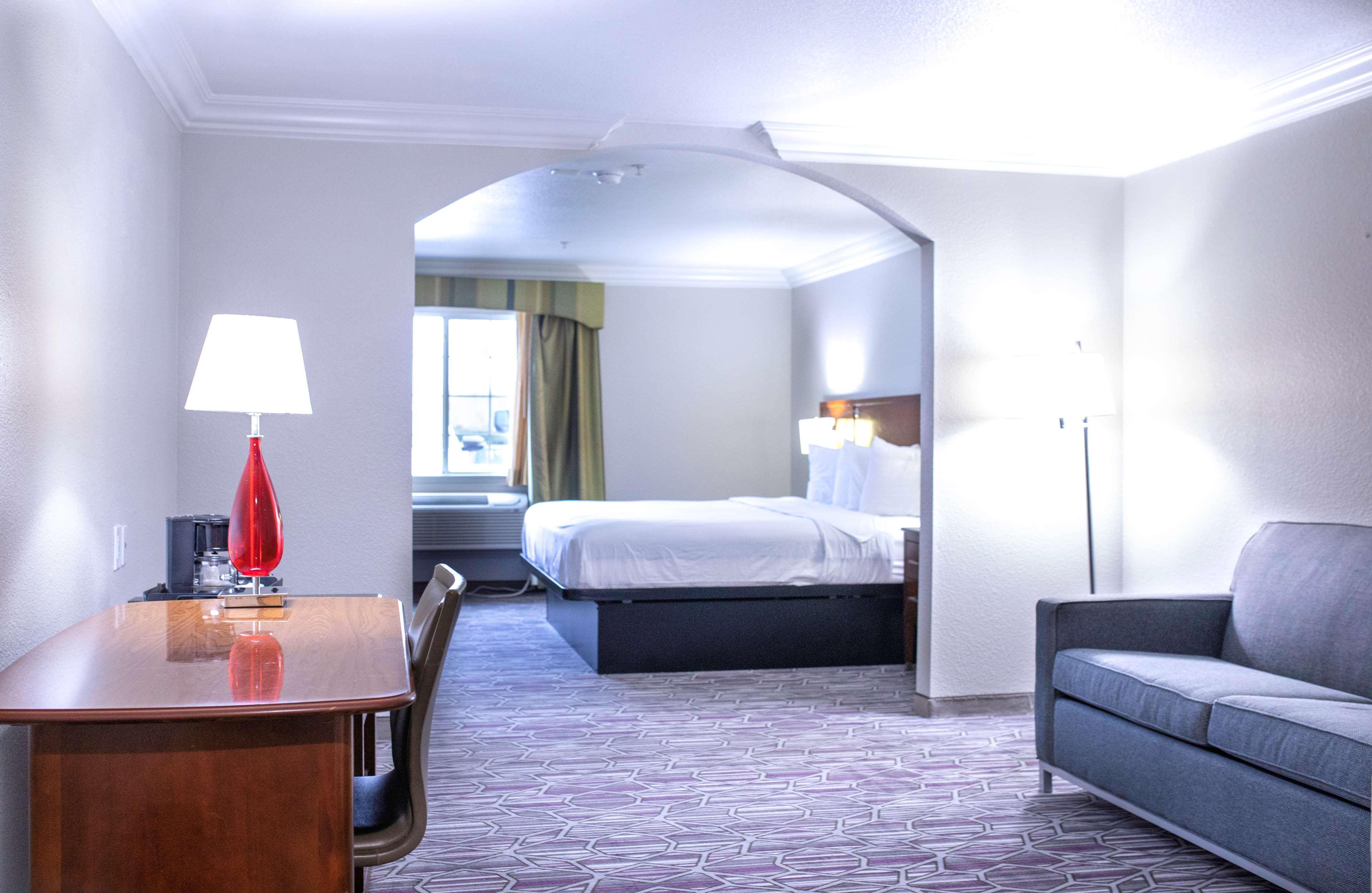 Surestay Plus By Best Western Fort Worth Benbrook Екстериор снимка