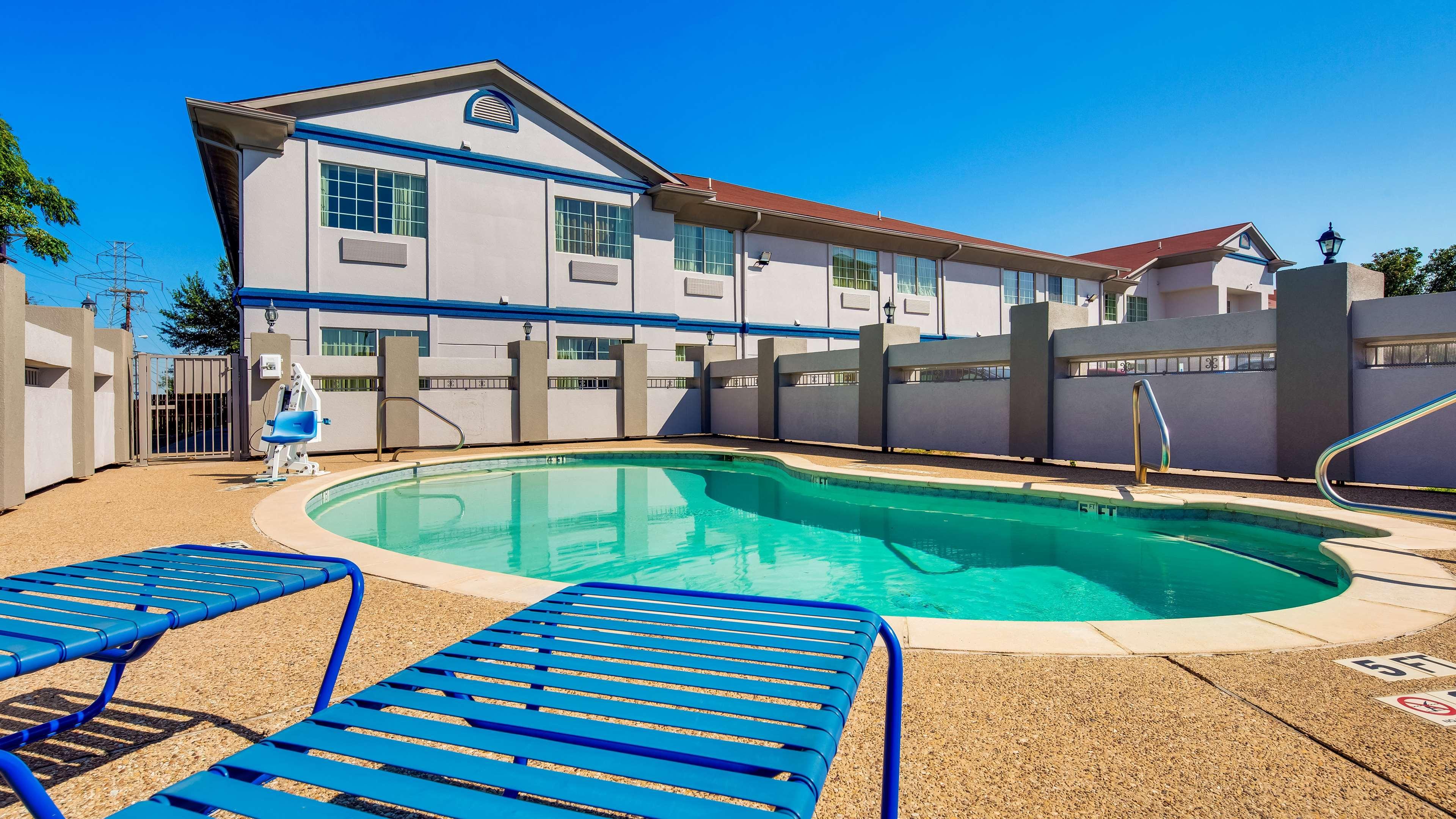 Surestay Plus By Best Western Fort Worth Benbrook Екстериор снимка