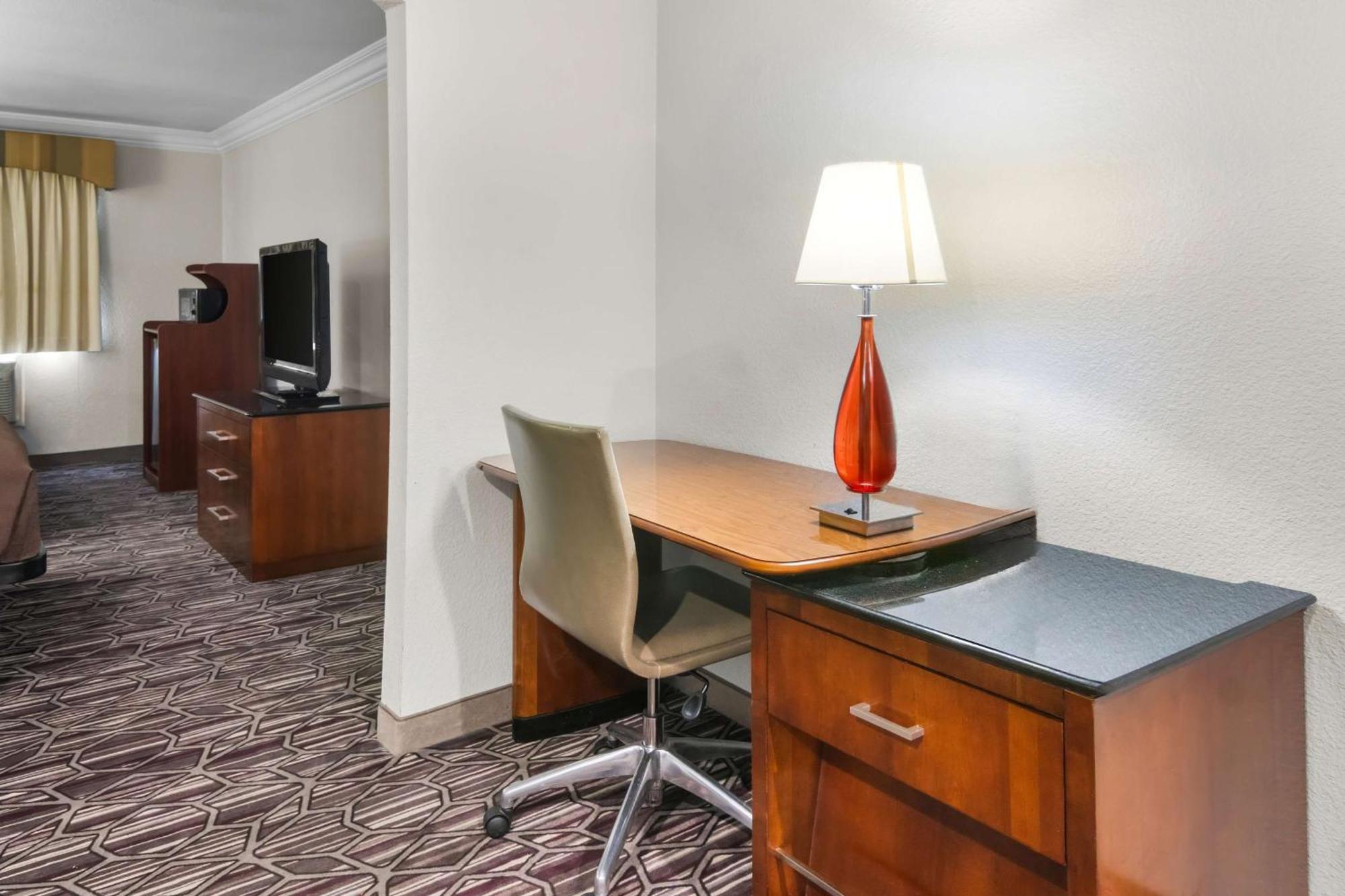 Surestay Plus By Best Western Fort Worth Benbrook Екстериор снимка