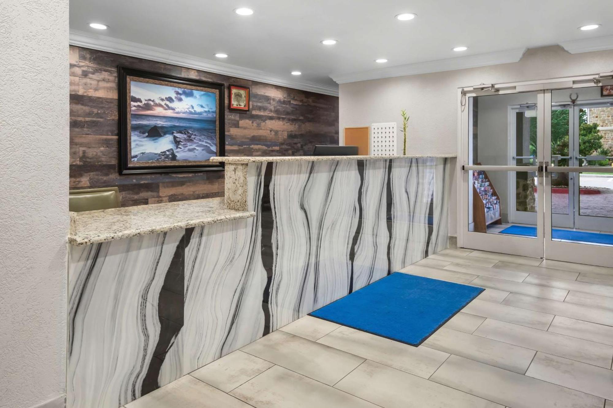 Surestay Plus By Best Western Fort Worth Benbrook Екстериор снимка