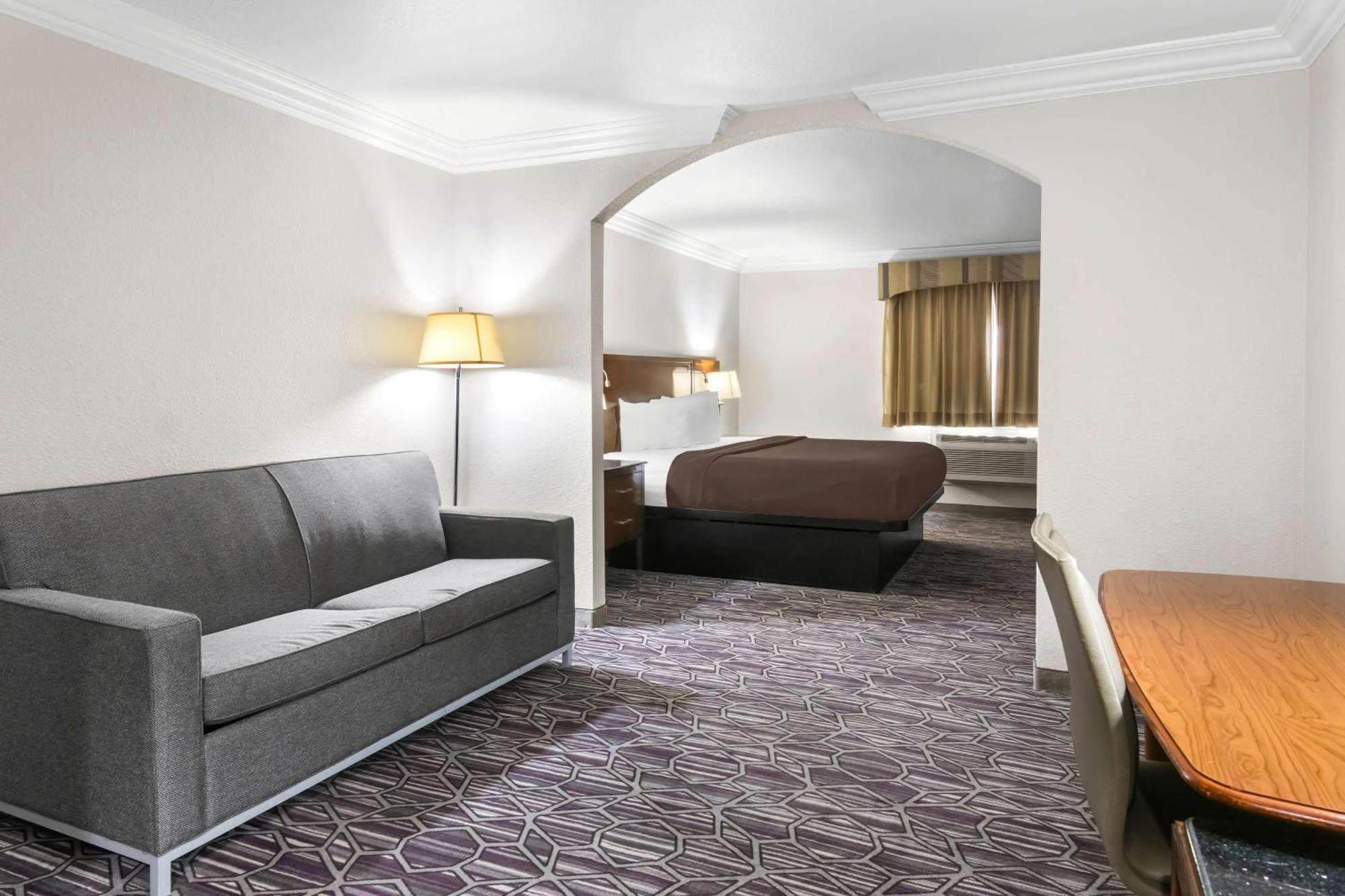 Surestay Plus By Best Western Fort Worth Benbrook Екстериор снимка