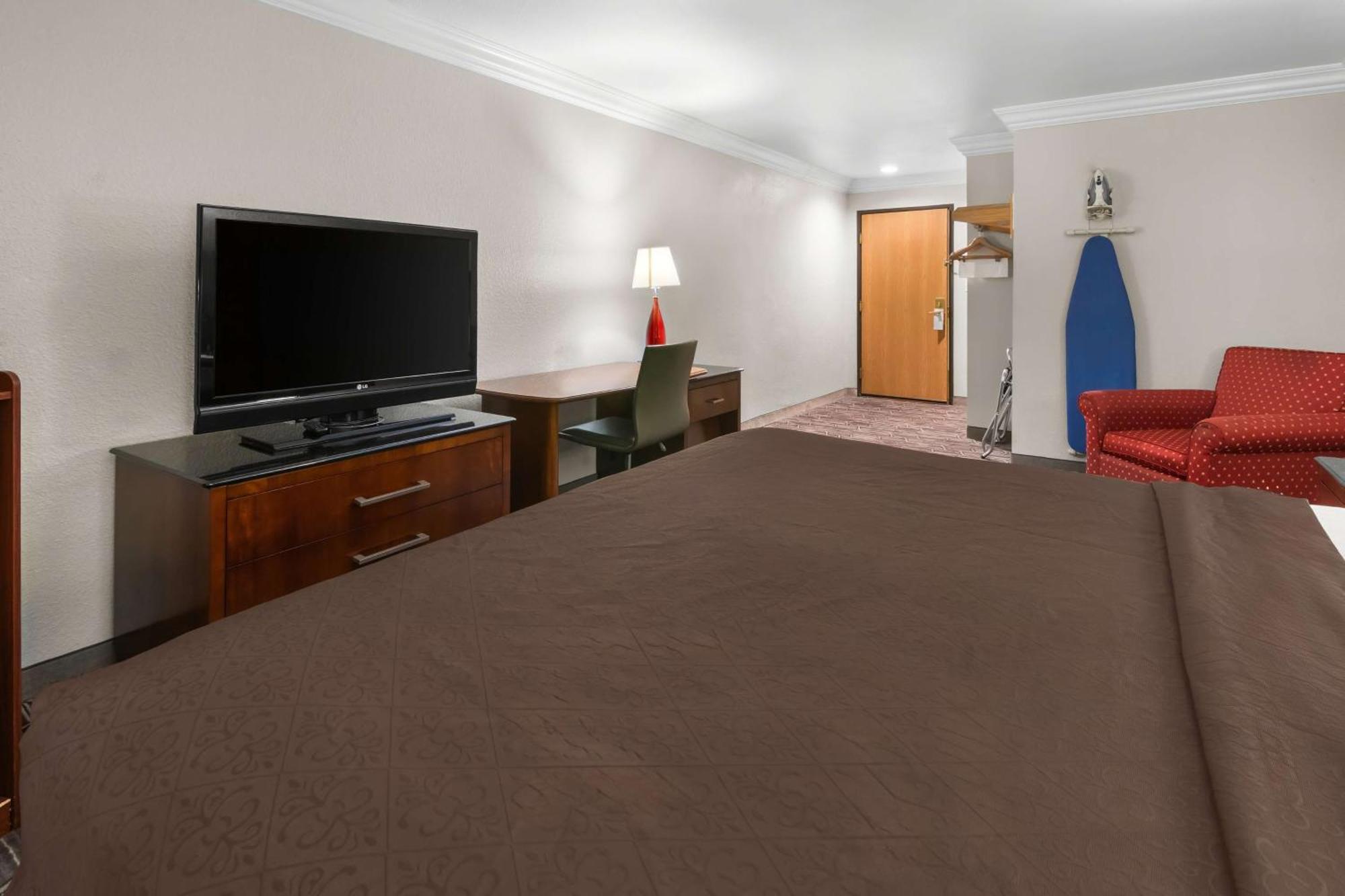 Surestay Plus By Best Western Fort Worth Benbrook Екстериор снимка