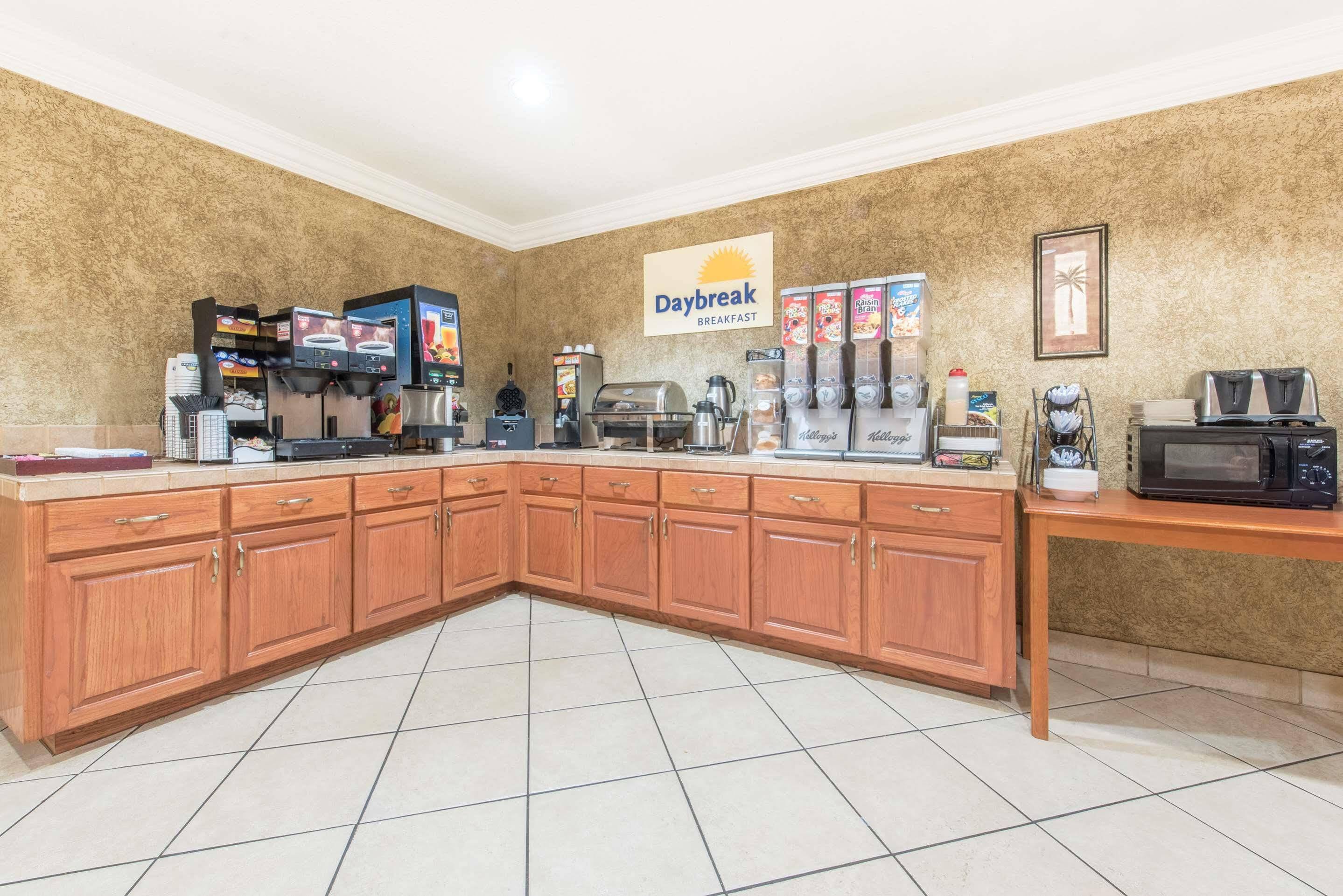 Surestay Plus By Best Western Fort Worth Benbrook Екстериор снимка